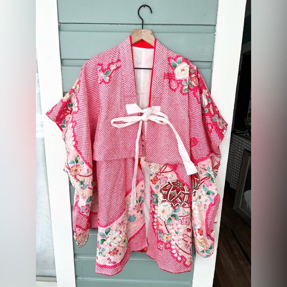 Vintage Japanese kimono 100% silk red printed tie front floral